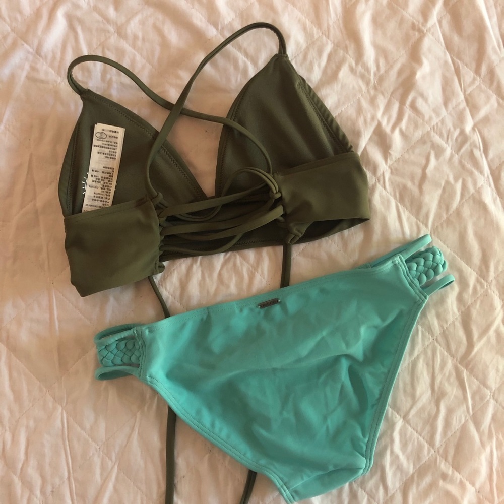 Bikini - Picture 2 of 3